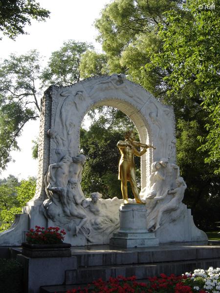 Wiede - Park Miejski - pomnik Johanna Straussa